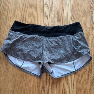 Lululemon low rise speed up shorts 2.5”